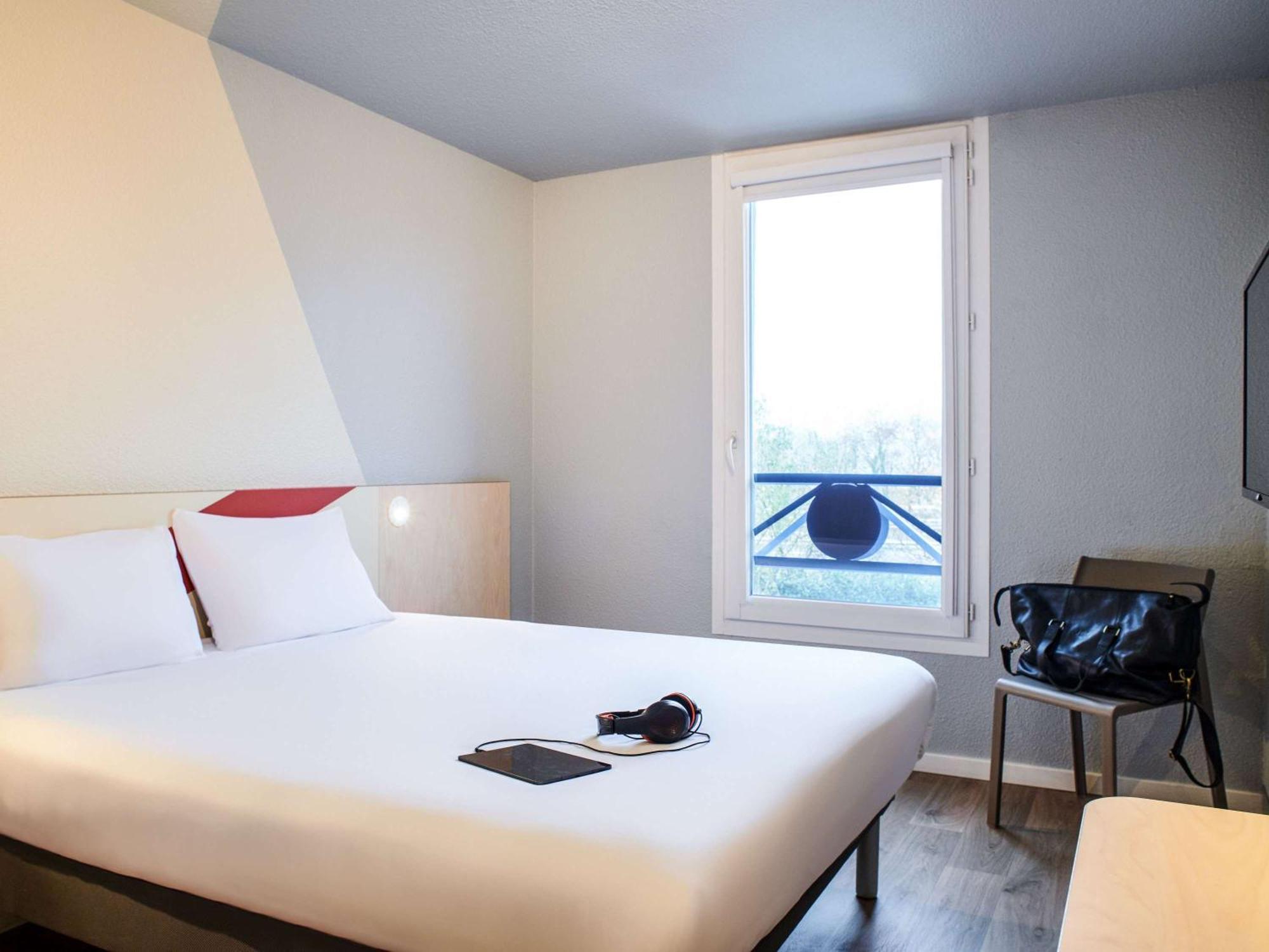 Hotel Ibis Budget Nantes Ouest Atlantis Couëron Esterno foto